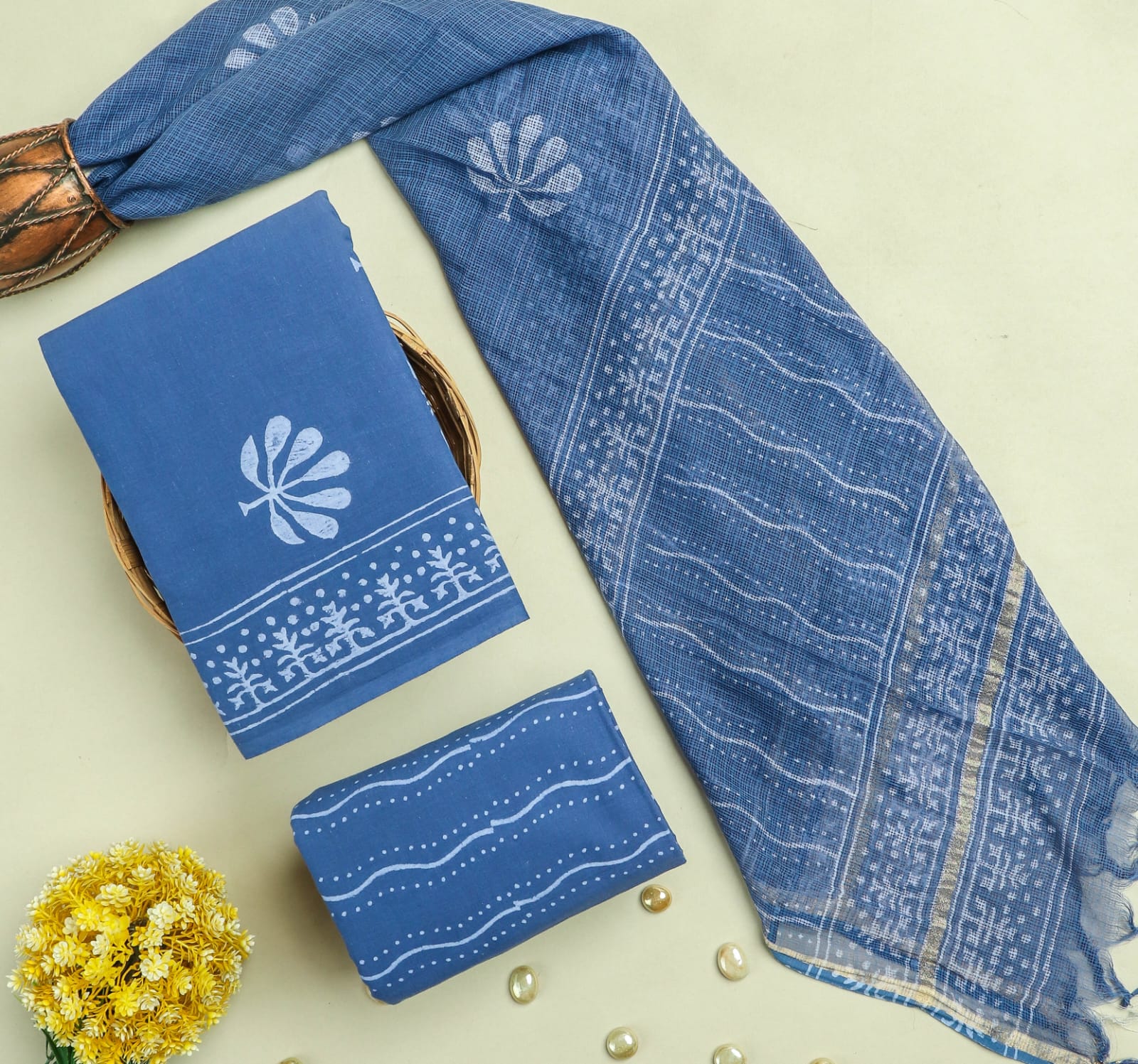 FLORAL HAND BLOCK PRINT PURE COTTON SUIT WITH DORIA DUPATTA(3CKDYS148)