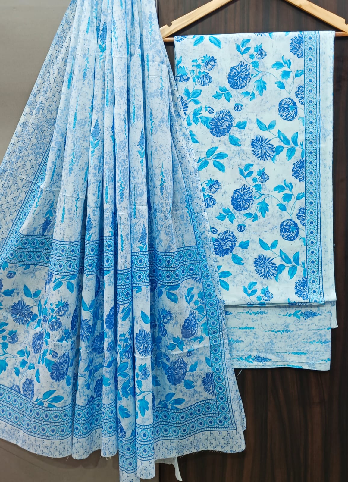 ELEGANT AND BLOCK PRINT PURE COTTON SUIT WITH COTTON MULMUL DUPATTA(MALYS205)