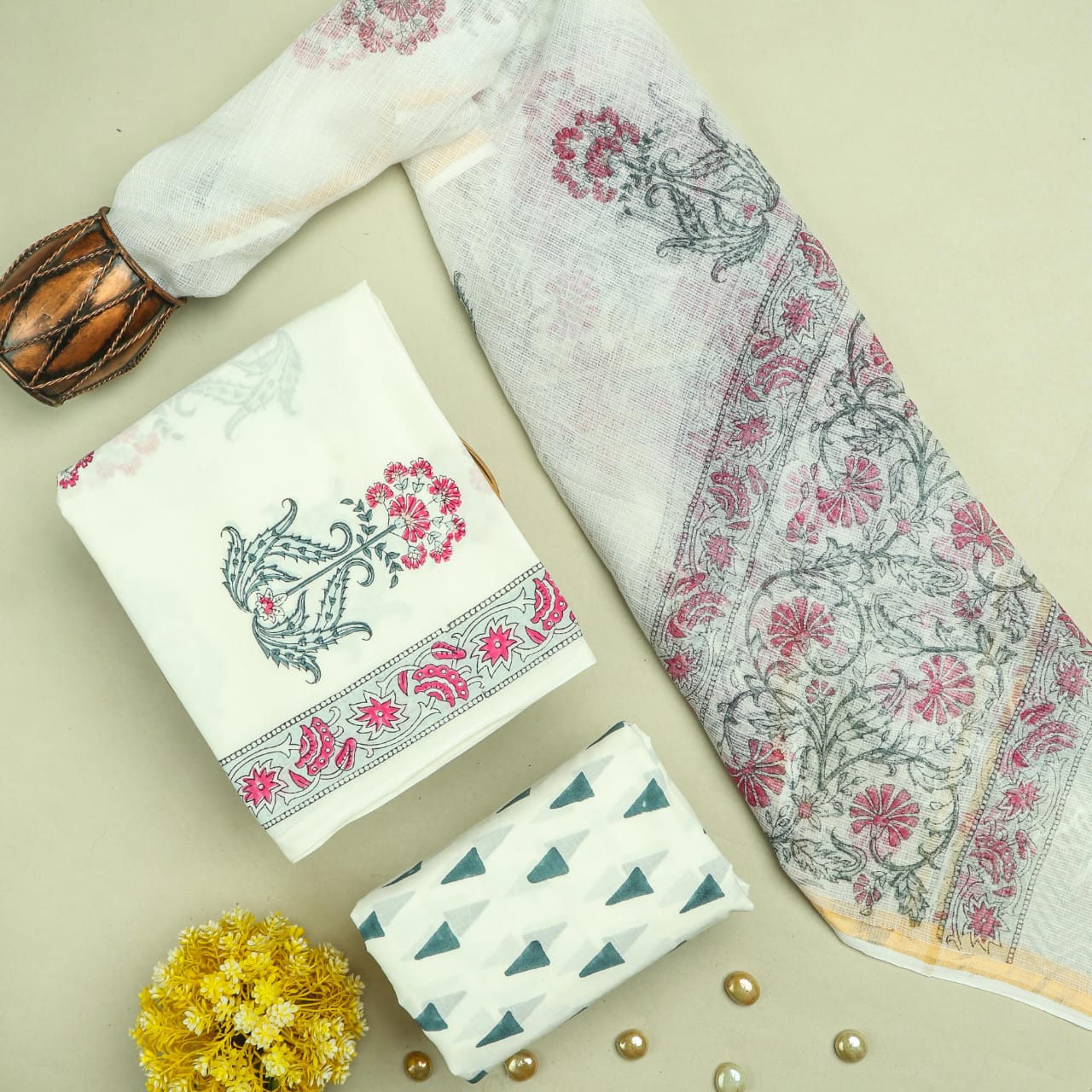 APPEALING FLORAL HAND BLOCK PRINT COTTON SUIT WITH KOTA DORIA DUPATTA (3CKDYS247)