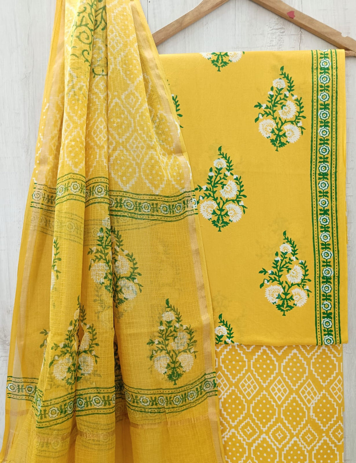 EXCLUSIVE HAND BLOCK PRINT PURE COTTON SUIT WITH KOTA DORIYA DUPTTA (3CKDYS197)