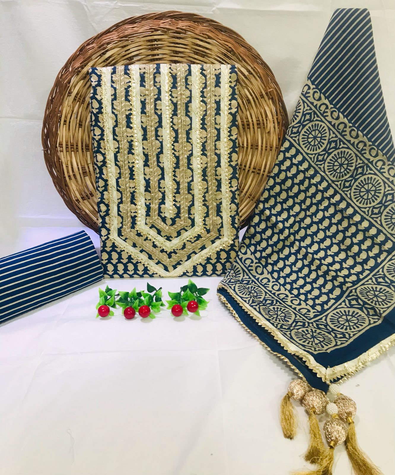 SANGANERI PRINT COTTON SUIT MATERIAL WITH COTTON DUPATTA  NECK WORK (GOTAYS04)