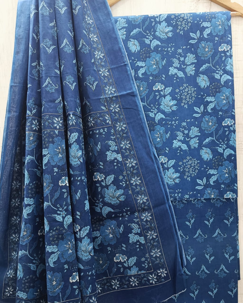 ELEGANT AND BLOCK PRINT PURE COTTON SUIT WITH COTTON MULMUL DUPATTA(MALYS188)