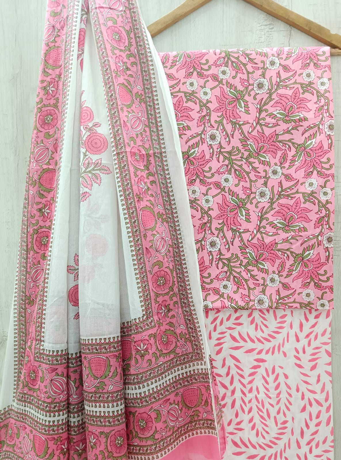 ELEGANT AND BLOCK PRINT PURE COTTON SUIT WITH COTTON MULMUL DUPATTA(MALYS182)