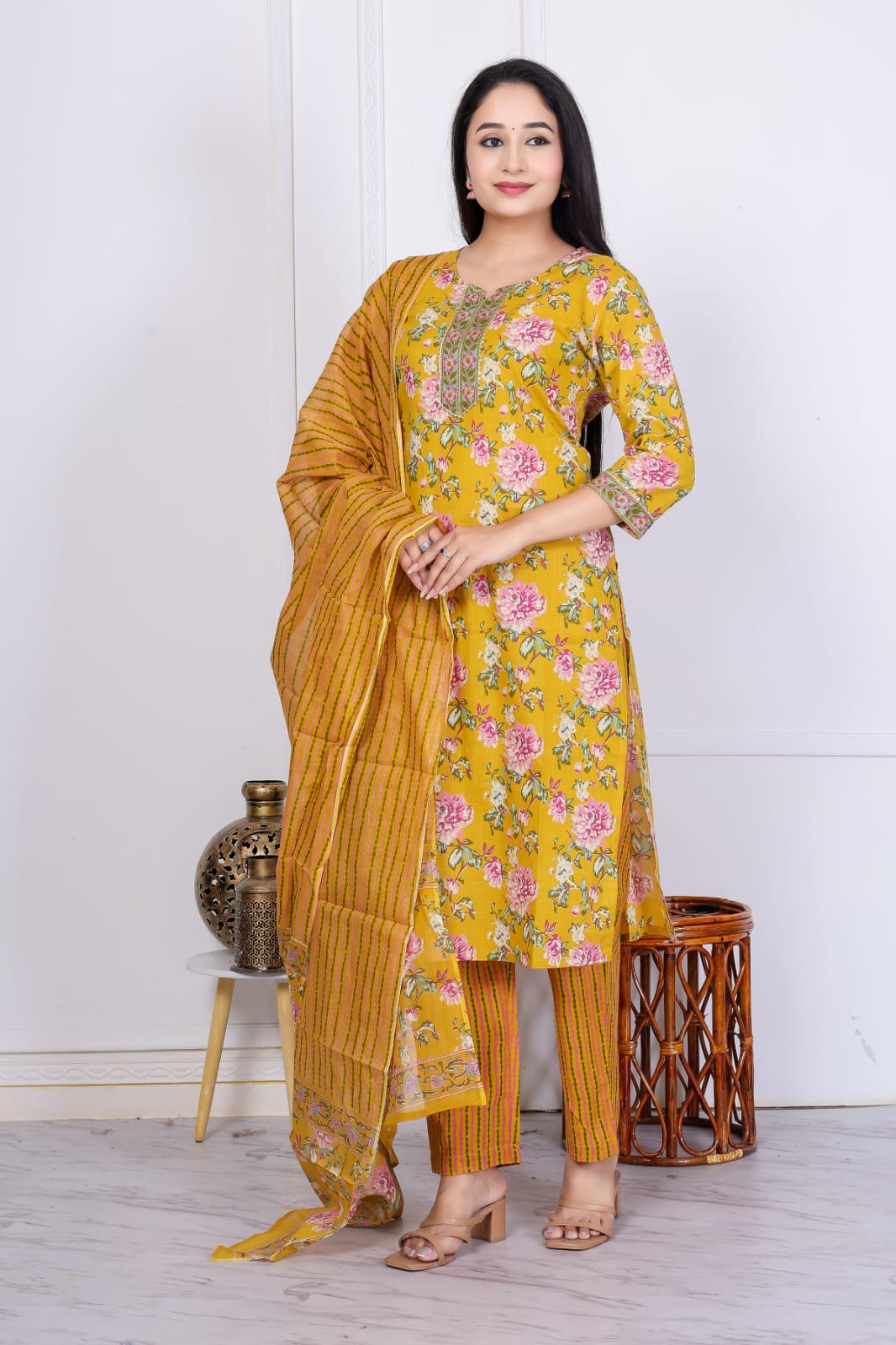 Flower Print cotton suit with mulmul dupatta( CSSYS02)