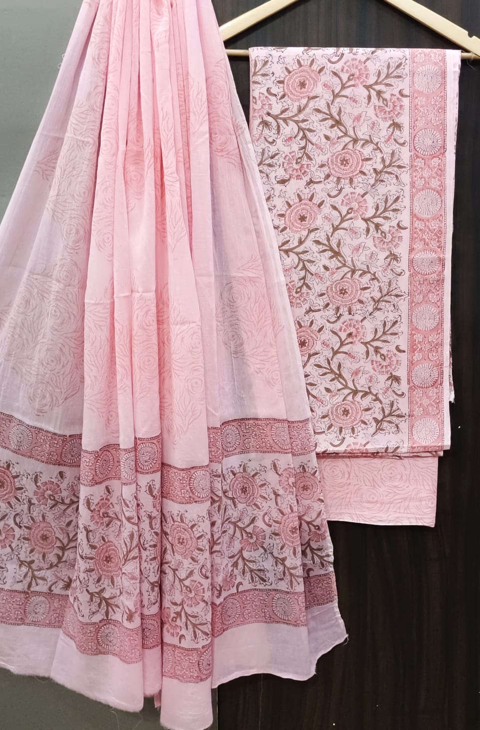 ELEGANT AND BLOCK PRINT PURE COTTON SUIT WITH COTTON MULMUL DUPATTA(MALYS185)