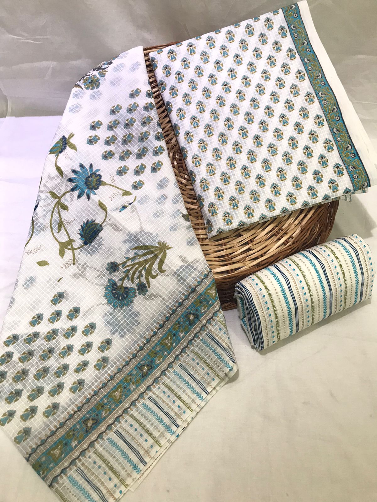 ELEGANT AND BLOCK PRINT PURE COTTON SUIT WITH COTTON MULMUL DUPATTA(MALYS330)