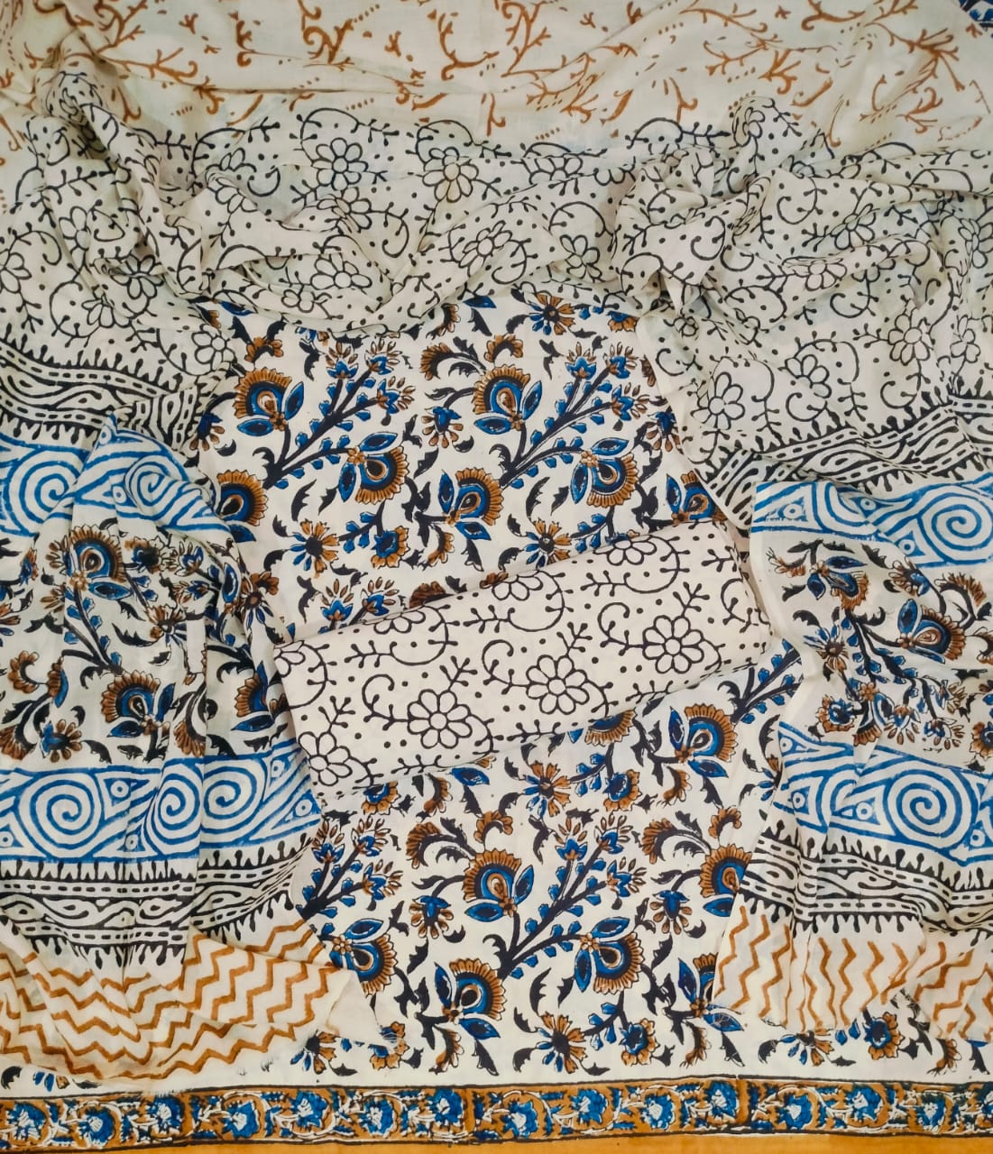 EXCLUSIVE COTTON SUIT WITH MULMUL DUPPTA (MALYS241)
