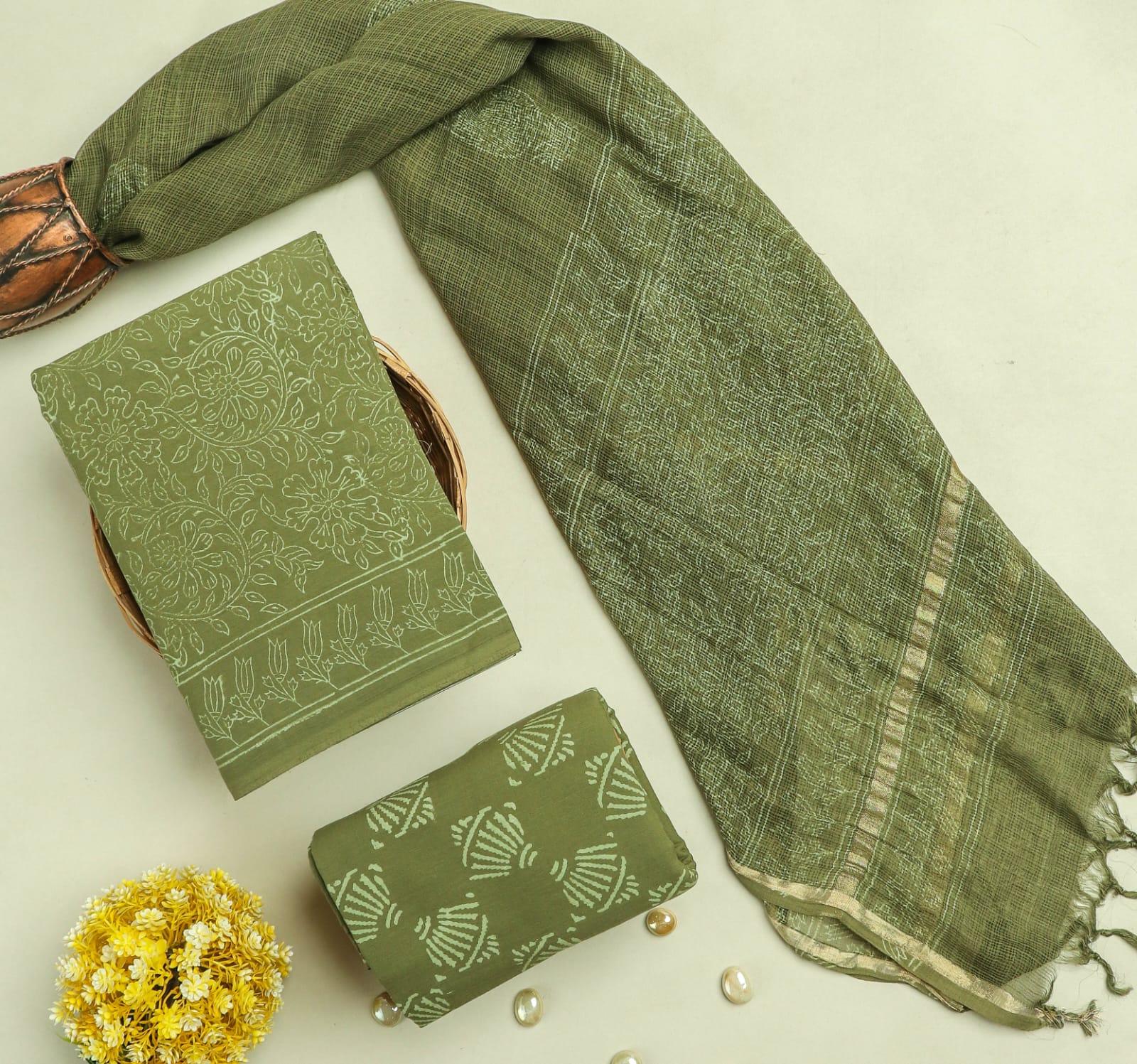 APPEALING FLORAL HAND BLOCK PRINT COTTON SUIT WITH KOTA DORIA DUPATTA (3CKDYS247)