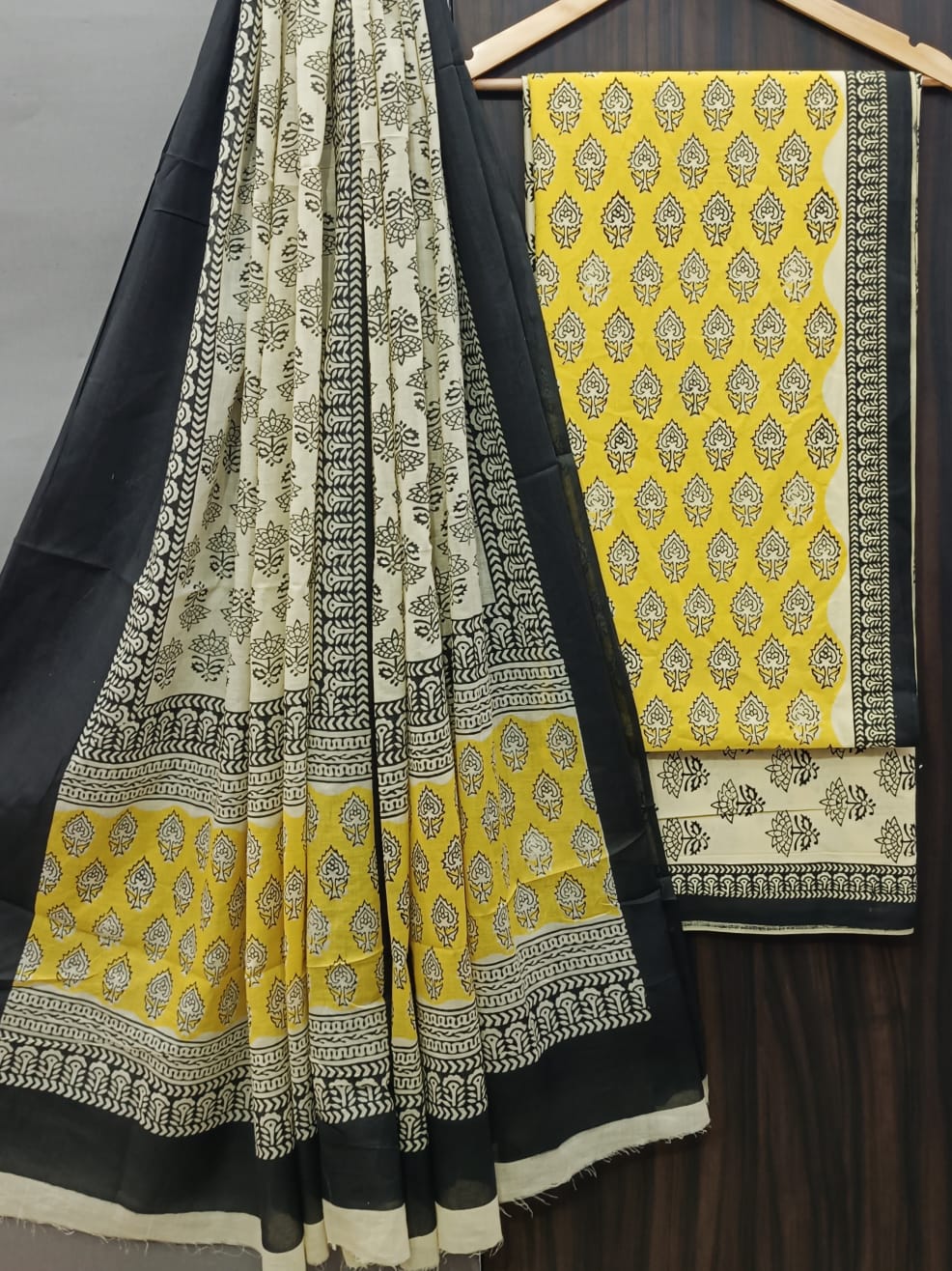 ELEGANT AND BLOCK PRINT PURE COTTON SUIT WITH COTTON MULMUL DUPATTA(MALYS178)