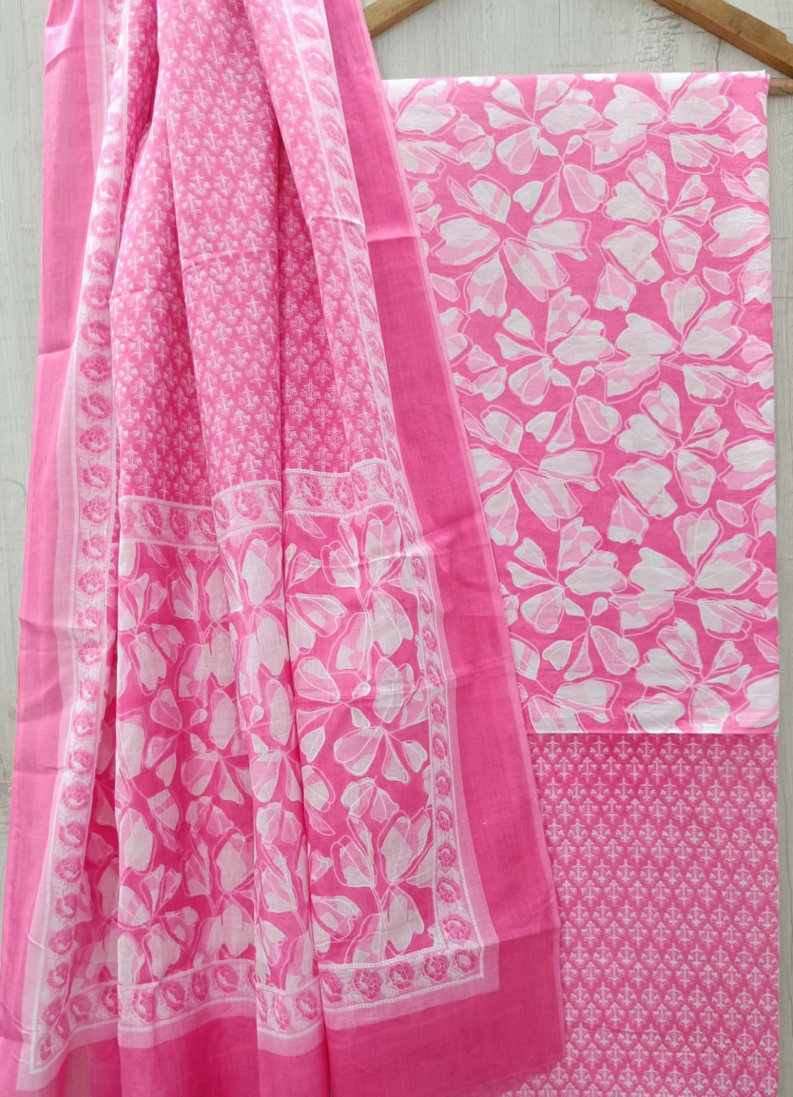 ELEGANT AND BLOCK PRINT PURE COTTON SUIT WITH COTTON MULMUL DUPATTA(MALYS178)