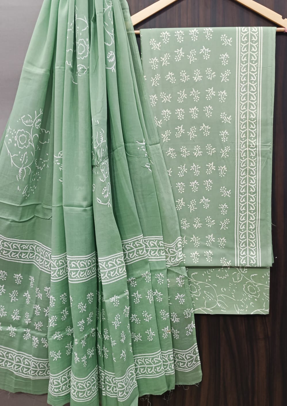 ELEGAT HAND BLOCK PRINT COTTON SUIT SET WITH MULMUL DUPATTA (MALYS310)