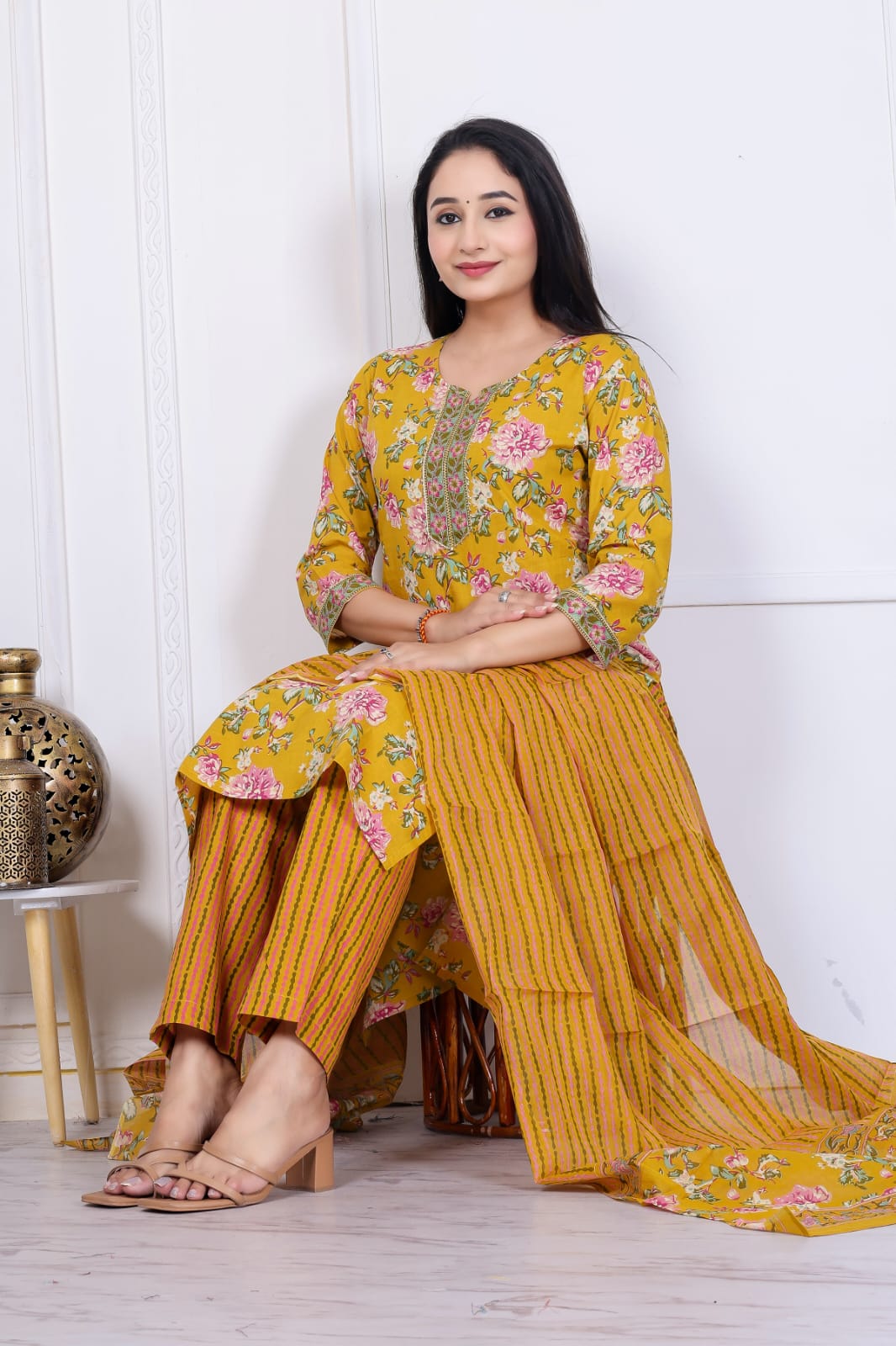 Flower Print cotton suit with mulmul dupatta( CSSYS02)