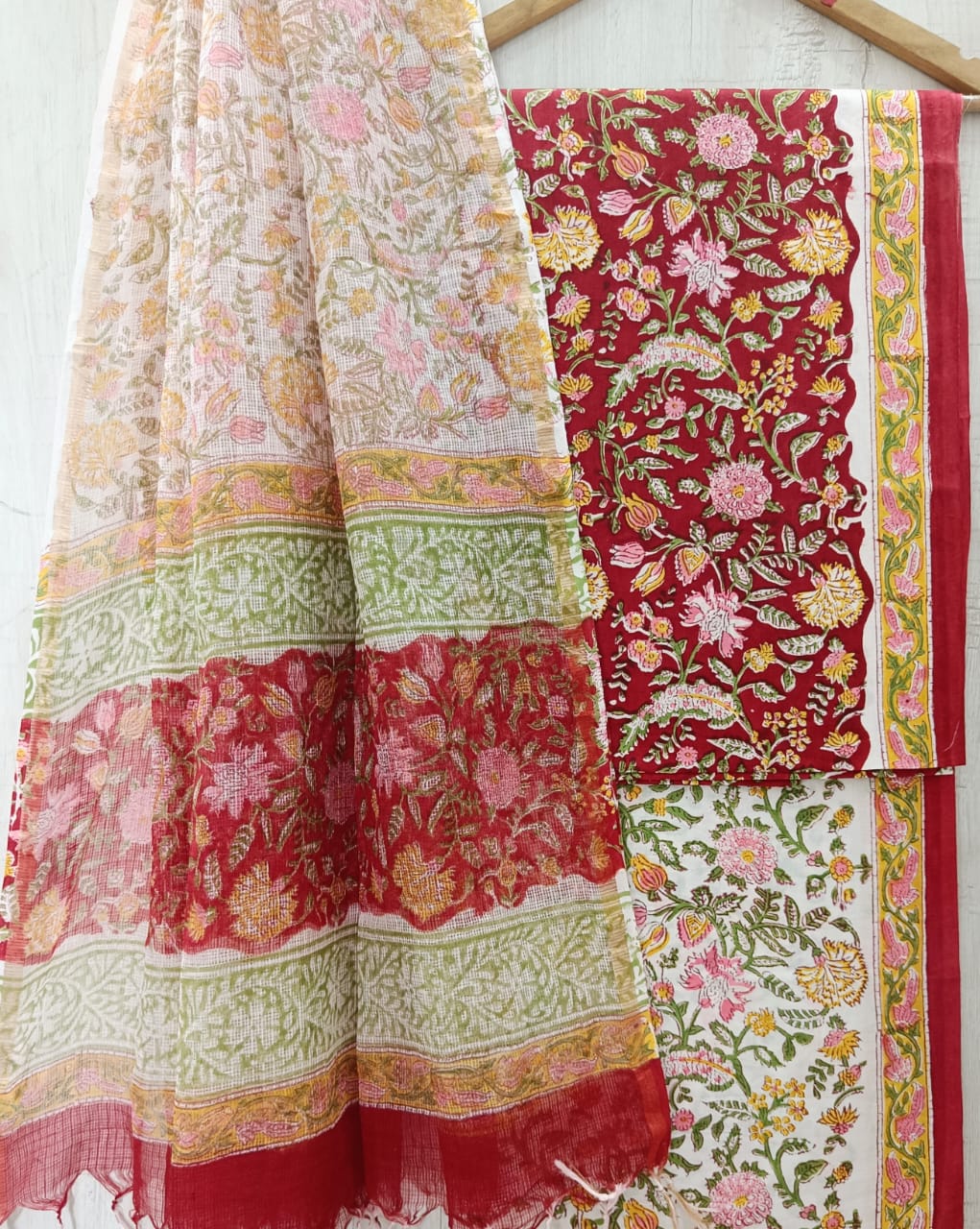 FLORAL HAND BLOCK PRINT PURE COTTON SUIT WITH DORIA DUPATTA(3CKDYS150)