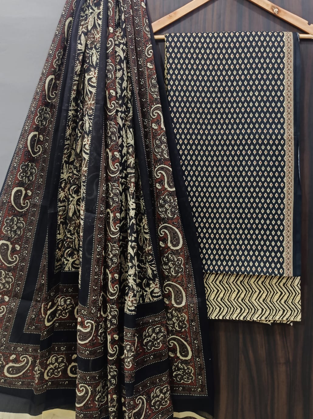 EXCLUSIVE HAND BLOCK PRINT PURE COTTON SUIT WITH COTTO MULMUL DUPATTA (MALYS257)