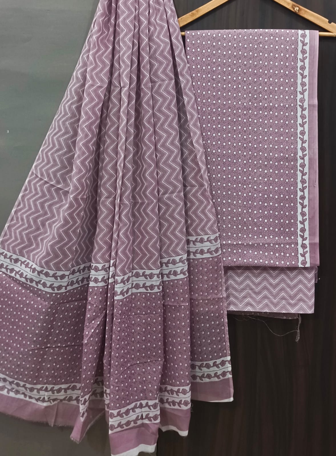 TRADITIONAL HAND BLOCK PRINT PURE COTTON SUIT WITH COTTON MULMUL DUPATTA( MALYS173)