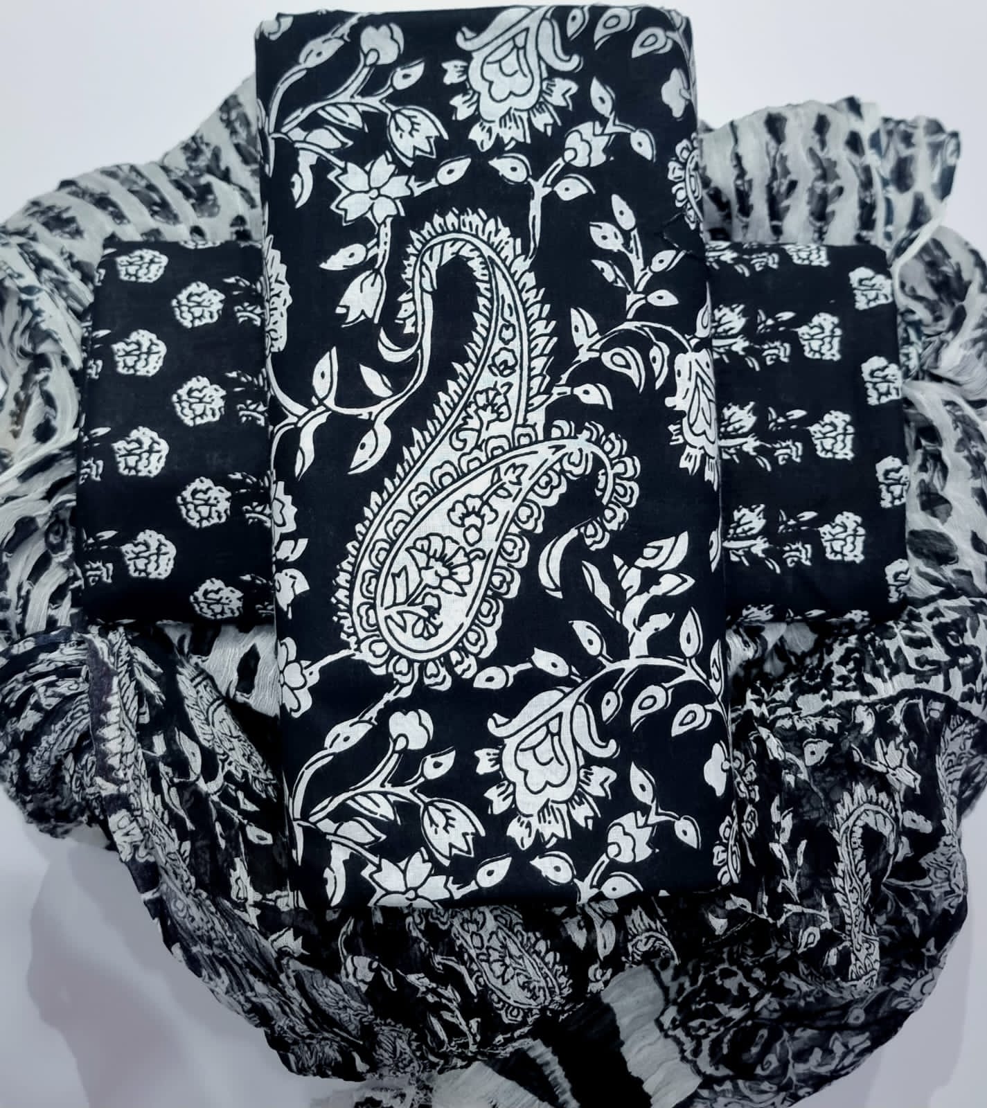 DESIGNER HAND BLOCK PRINT PURE COTTON SUIT WITH CHIFFON DUPATTA (PCHFYS172)