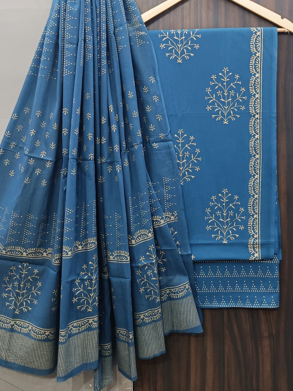 TRADITIONAL COTTON SUIT WITH MULMUL DUPPTA (MALYS258)