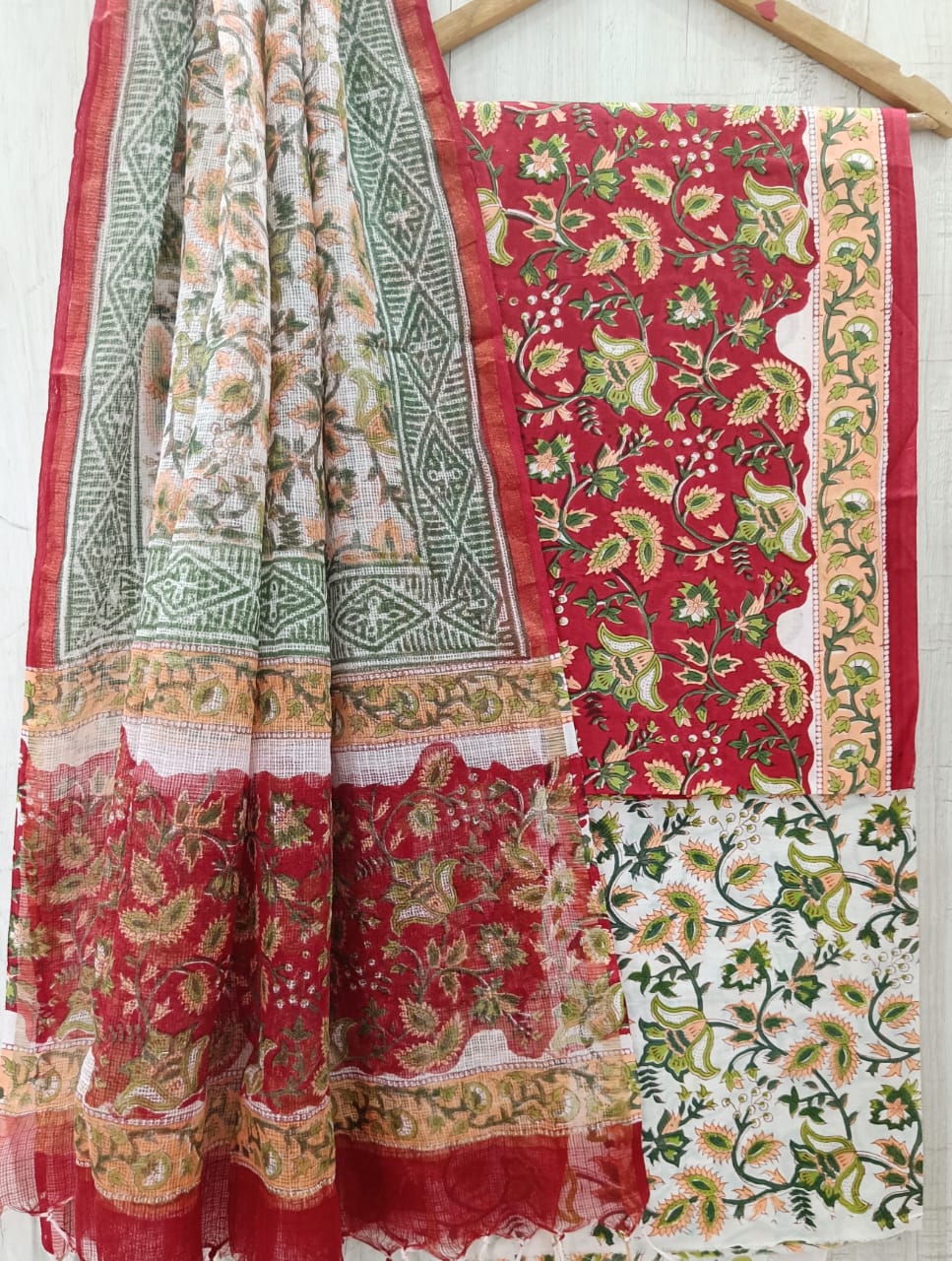 DESIGNER FLORAL JAAL HAND BLOCK PRINT COTTON SUIT SET WITH KOTA DORIA DUPATTA (3CKDYS214)