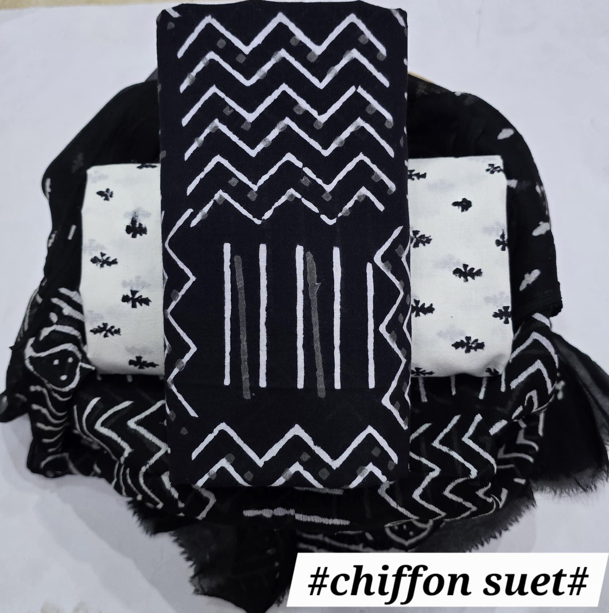 DESIGNER HAND BLOCK PRINT PURE COTTON SUIT WITH CHIFFON DUPATTA (PCHFYS171)