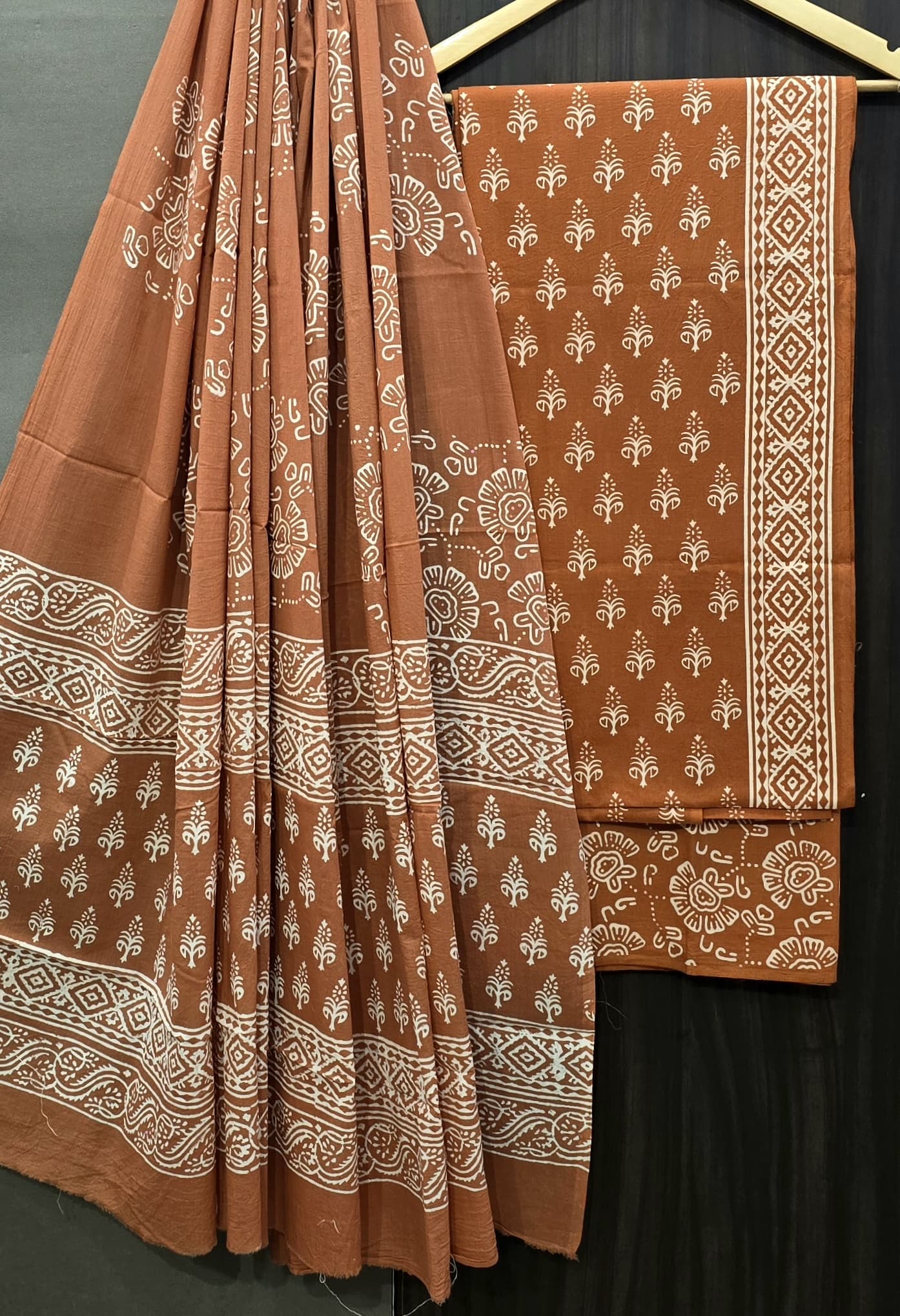 TRADITIONAL COTTON SUIT WITH MULMUL DUPPTA (MALYS259)