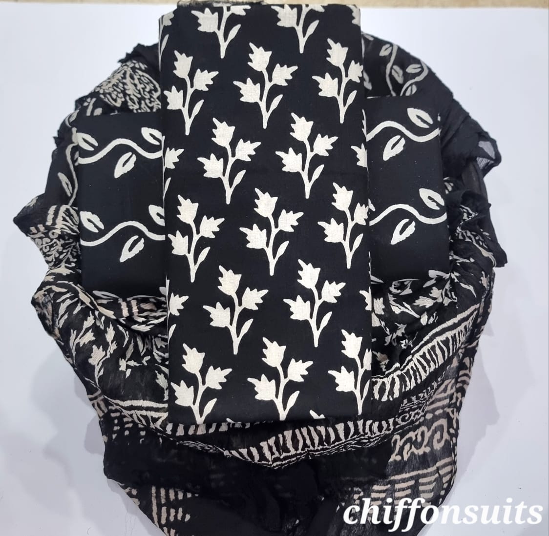 DESIGNER HAND BLOCK PRINT PURE COTTON SUIT WITH CHIFFON DUPATTA (PCHFYS146)