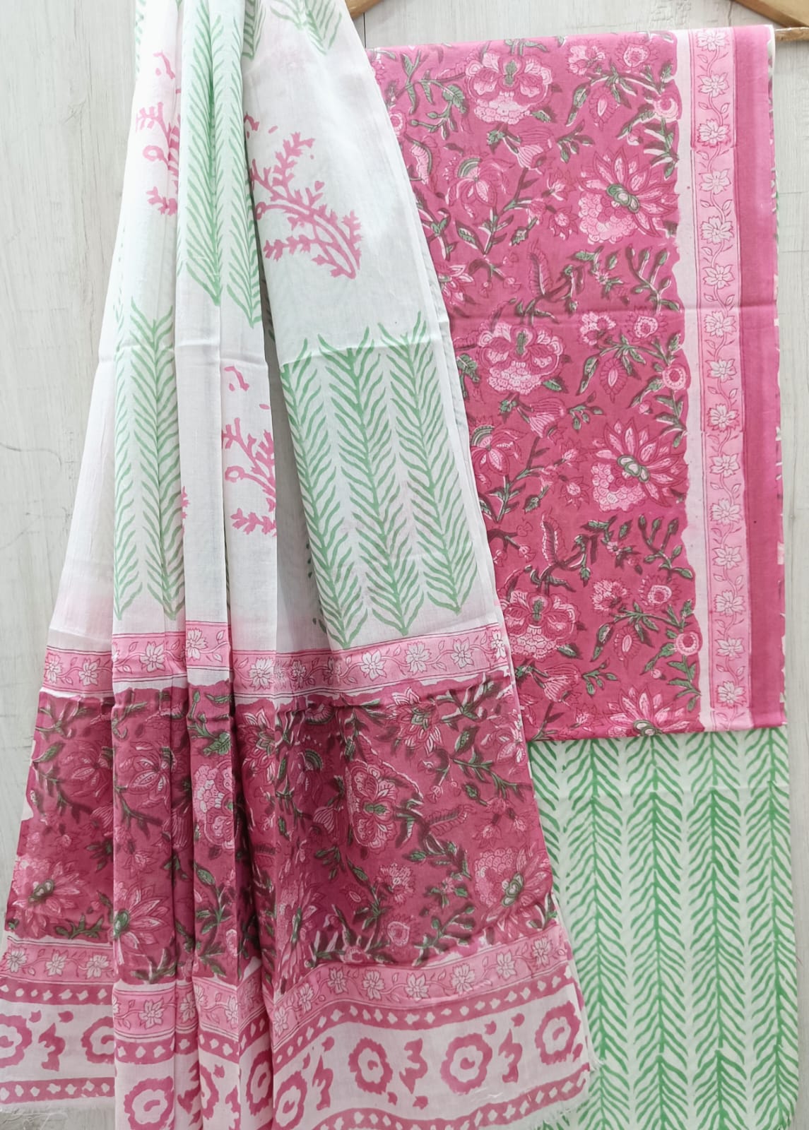 EXCLUSIVE HAND BLOCK PRINT PURE COTTON SUIT WITH  MULMUL DUPATTA (MALYS276)