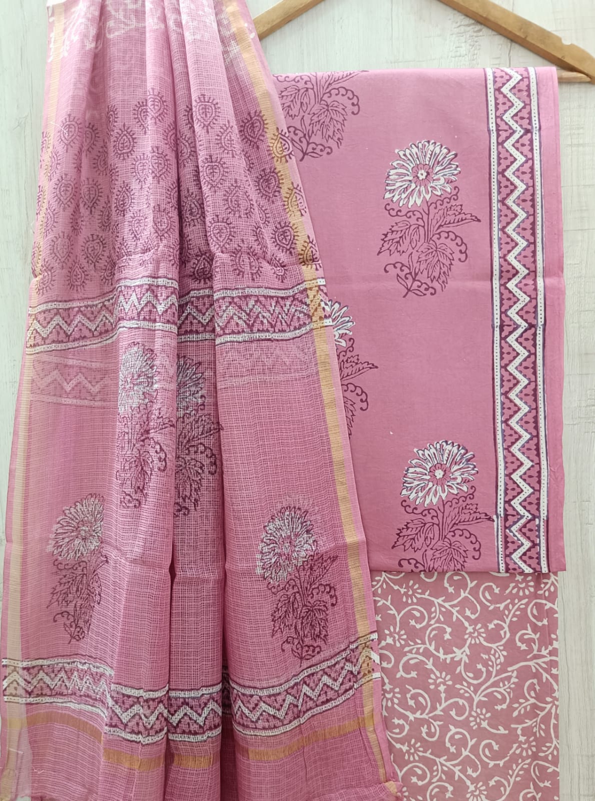 DESIGNER HAND BLOCK PRINT PURE COTTON SUIT MATERIAL WITH KOTA DORIA DUPATTA (3CKDYS82)