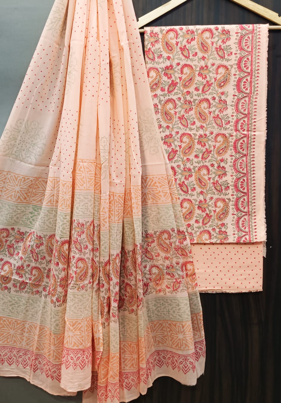 ELEGAT HAND BLOCK PRINT COTTON SUIT SET WITH MULMUL DUPATTA (MALYS310)