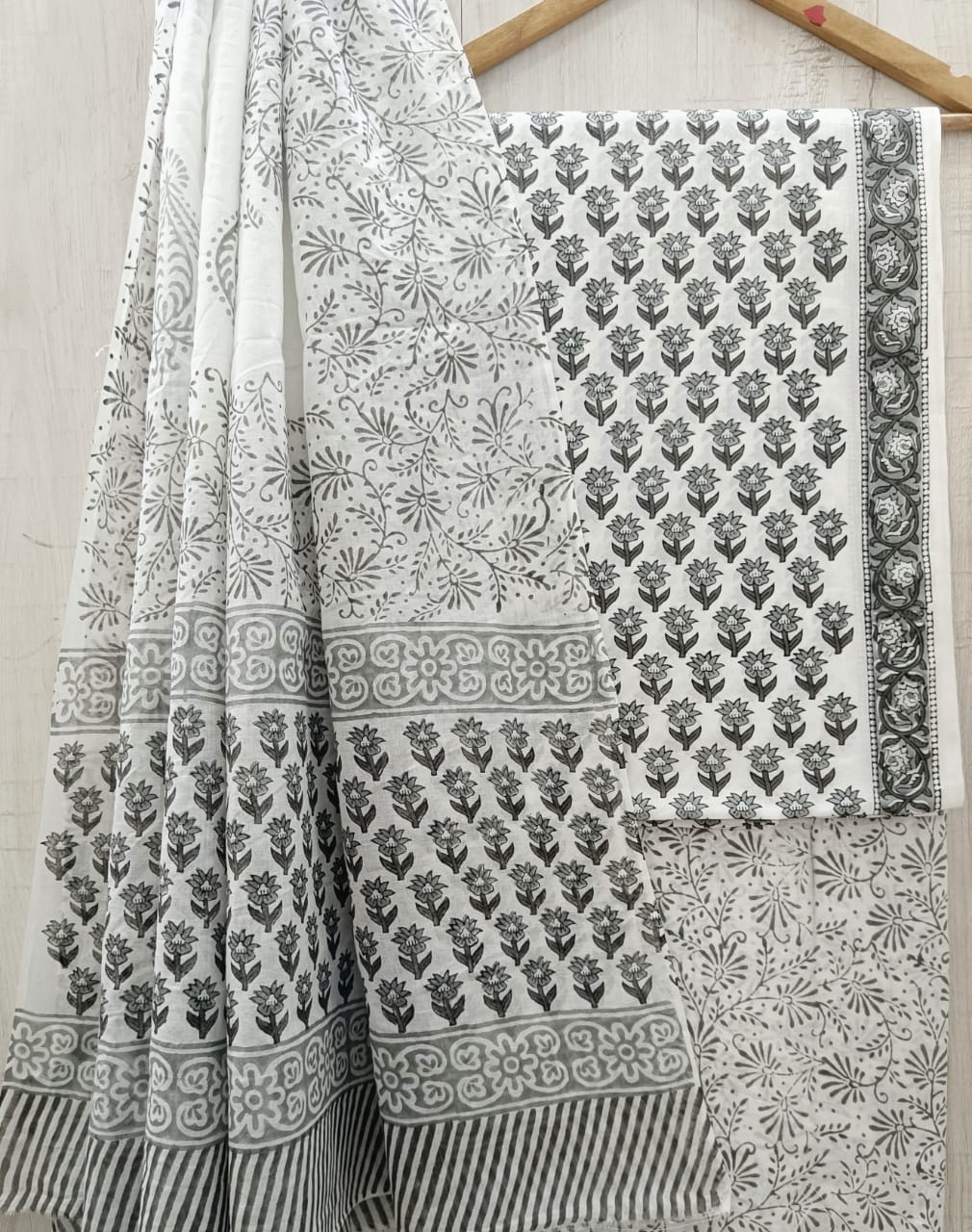 EXCLUSIVE HAND BLOCK PRINT PURE COTTON SUIT WITH  MULMUL DUPATTA (MALYS276)