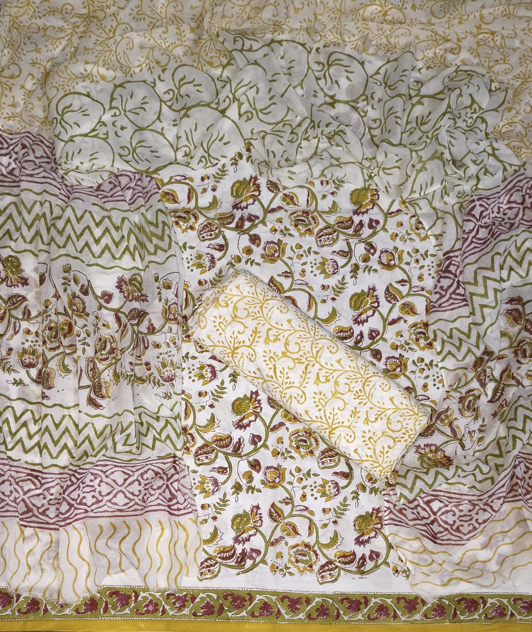 TRADITIONAL COTTON SUIT WITH MULMUL DUPPTA (MALYS243)