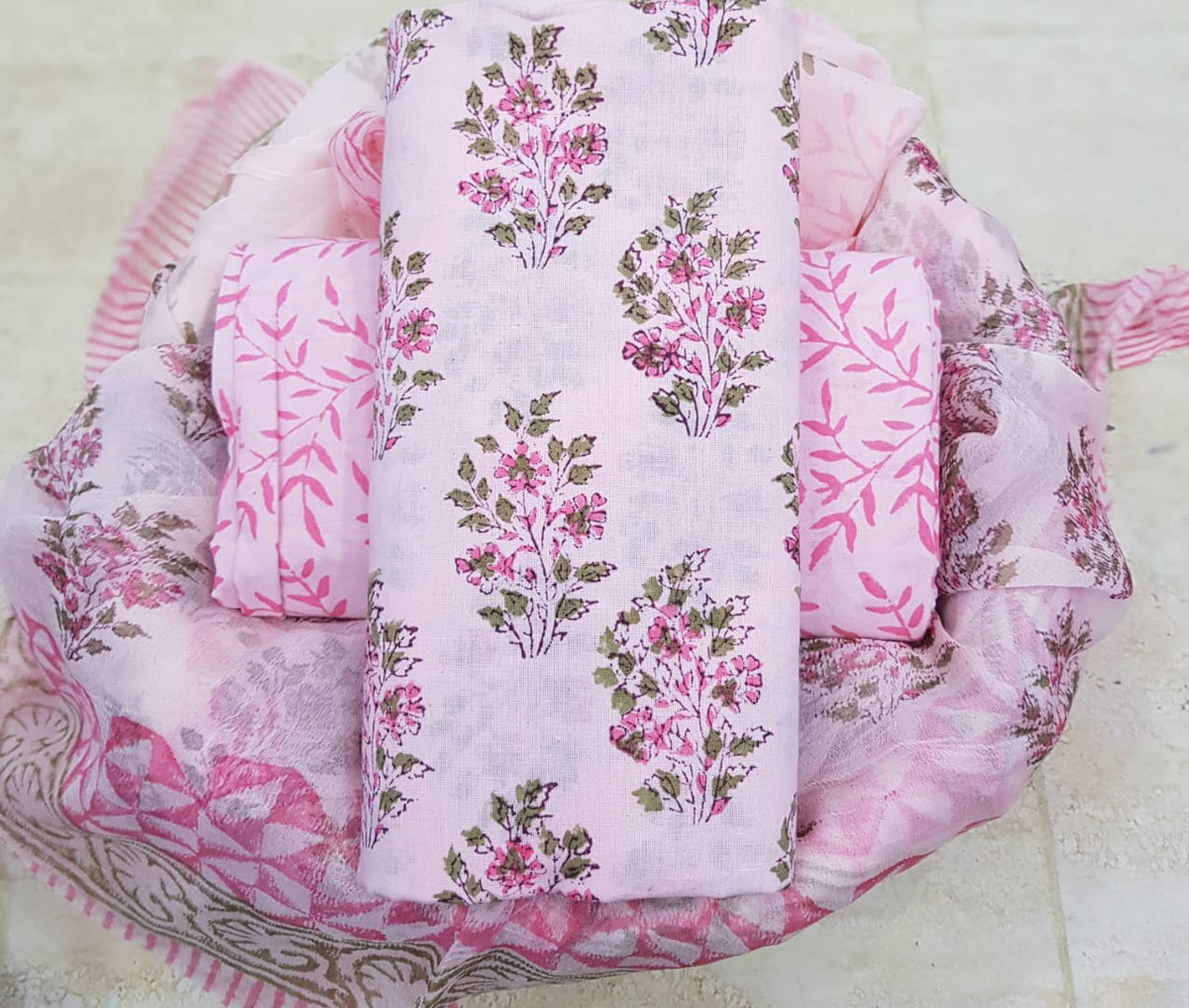 DESIGNER HAND BLOCK PRINT PURE COTTON SUIT WITH CHIFFON DUPATTA (PCHFYS143)