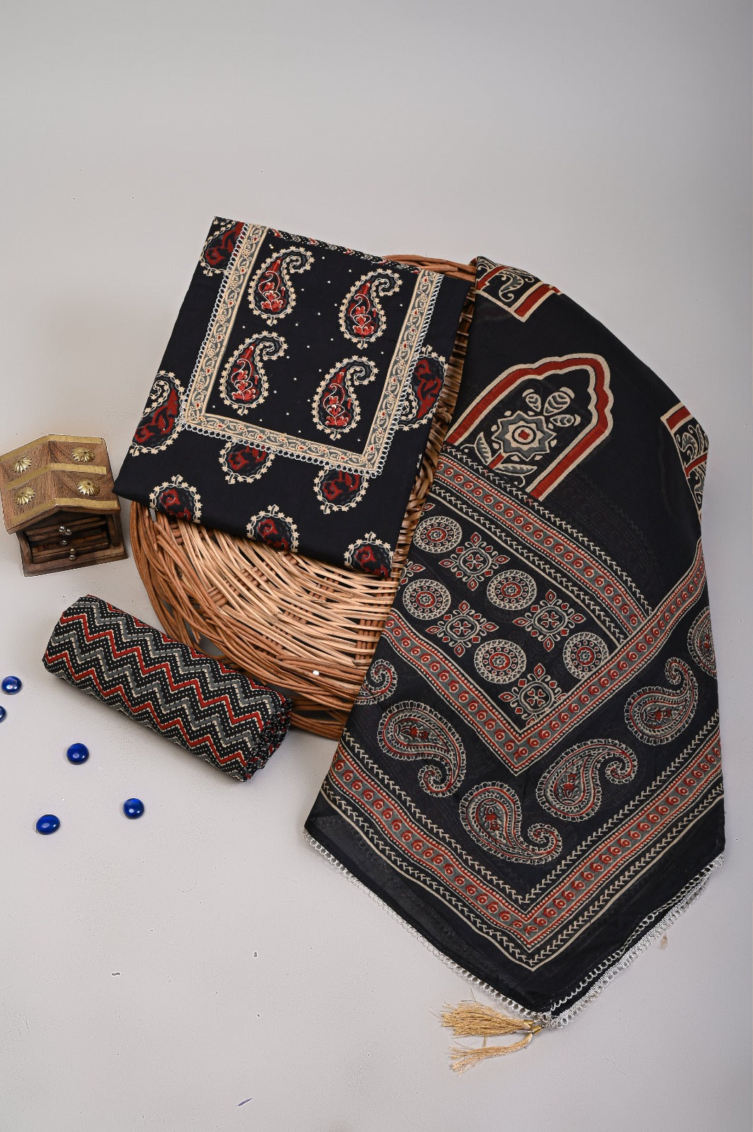 JAIPURI PRINTED COTTON NECK WORK SUITS WITH MULMUL DUPATTA (GOTAYS152)
