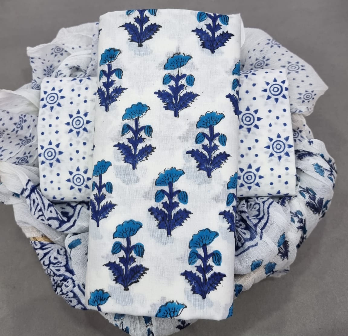 DESIGNER PURE COTTON SUIT WITH CHIFFON DUPATTA (PCHFYS30)
