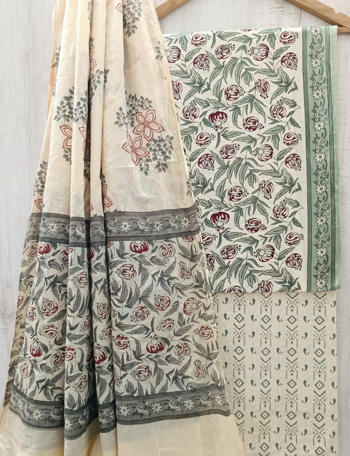 TRADITIONAL HAND BLOCK PRINT PURE COTTON SUIT WITH COTTON MULMUL DUPATTA(MALYS155)