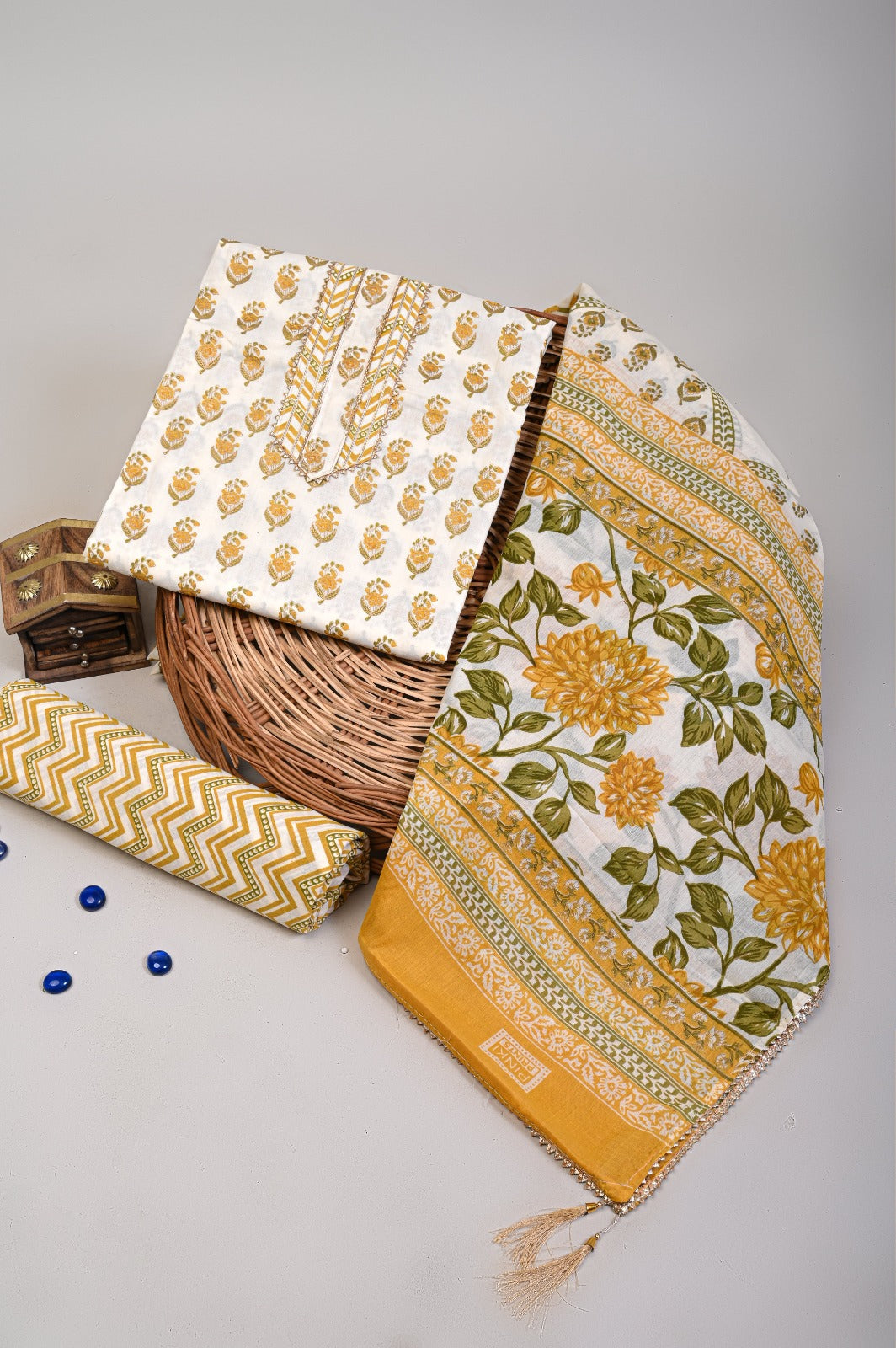 SANGANERI PRINT COTTON SUIT MATERIAL WITH  MULMUL DUPATTA GOTTA NECK WORK (GOTAYS142)