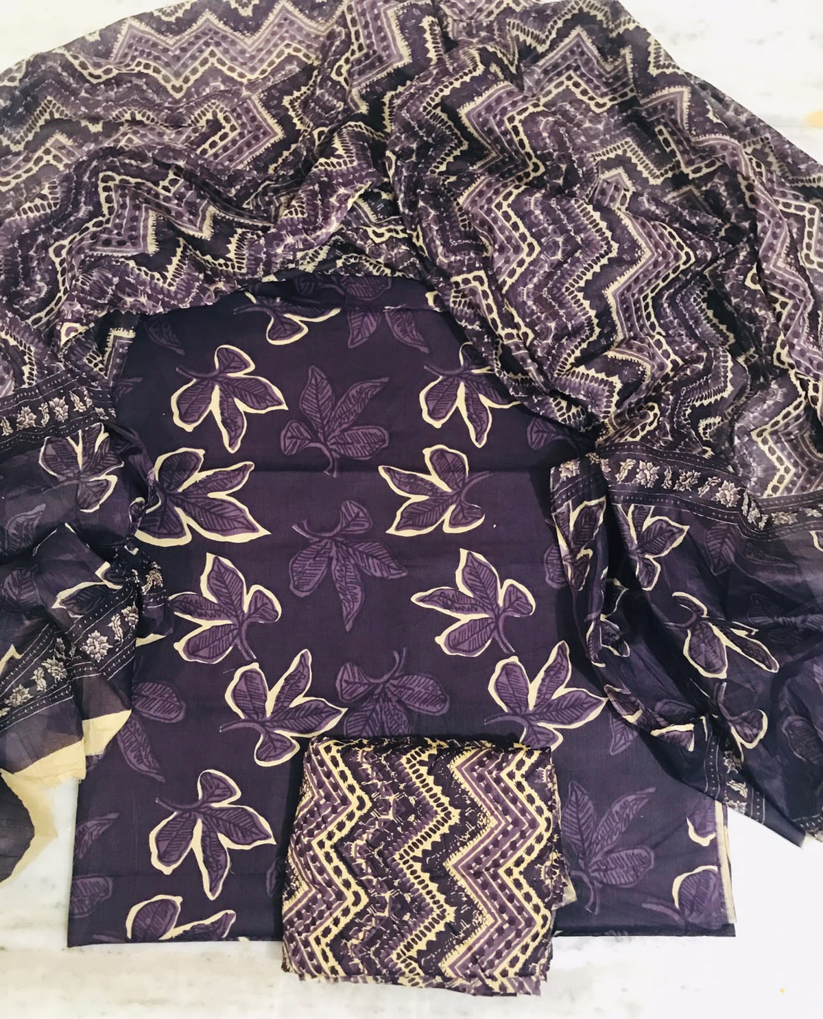 ELEGANT AND BLOCK PRINT PURE COTTON SUIT WITH COTTON MULMUL DUPATTA(MALYS188)