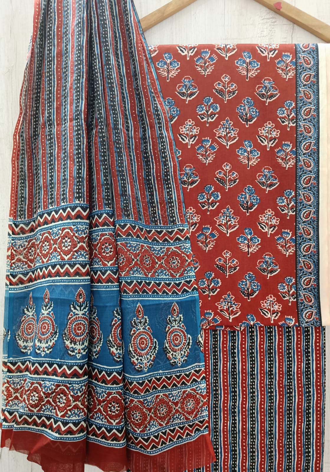 TRADITIONAL HAND BLOCK PRINT PURE COTTON SUIT WITH COTTON MULMUL DUPATTA( MALYS211)