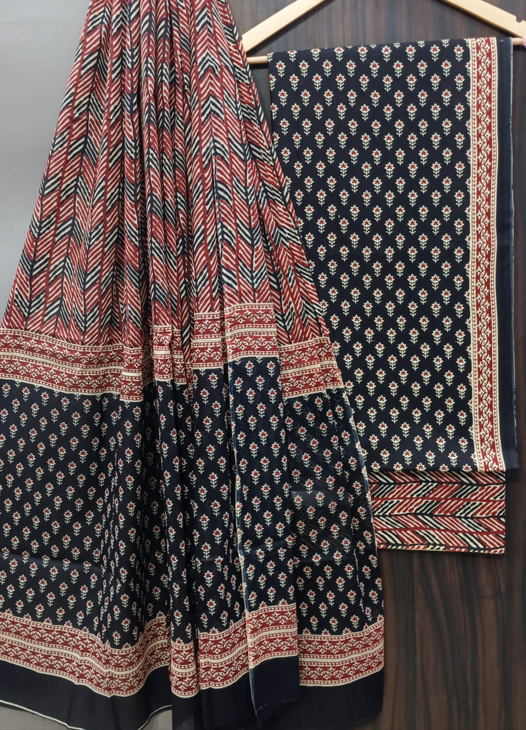 DESIGNER HAND BLOCK PRINT PURE COTTON SUIT WITH COTTON MULMUL DUPATTA (MALYS22)