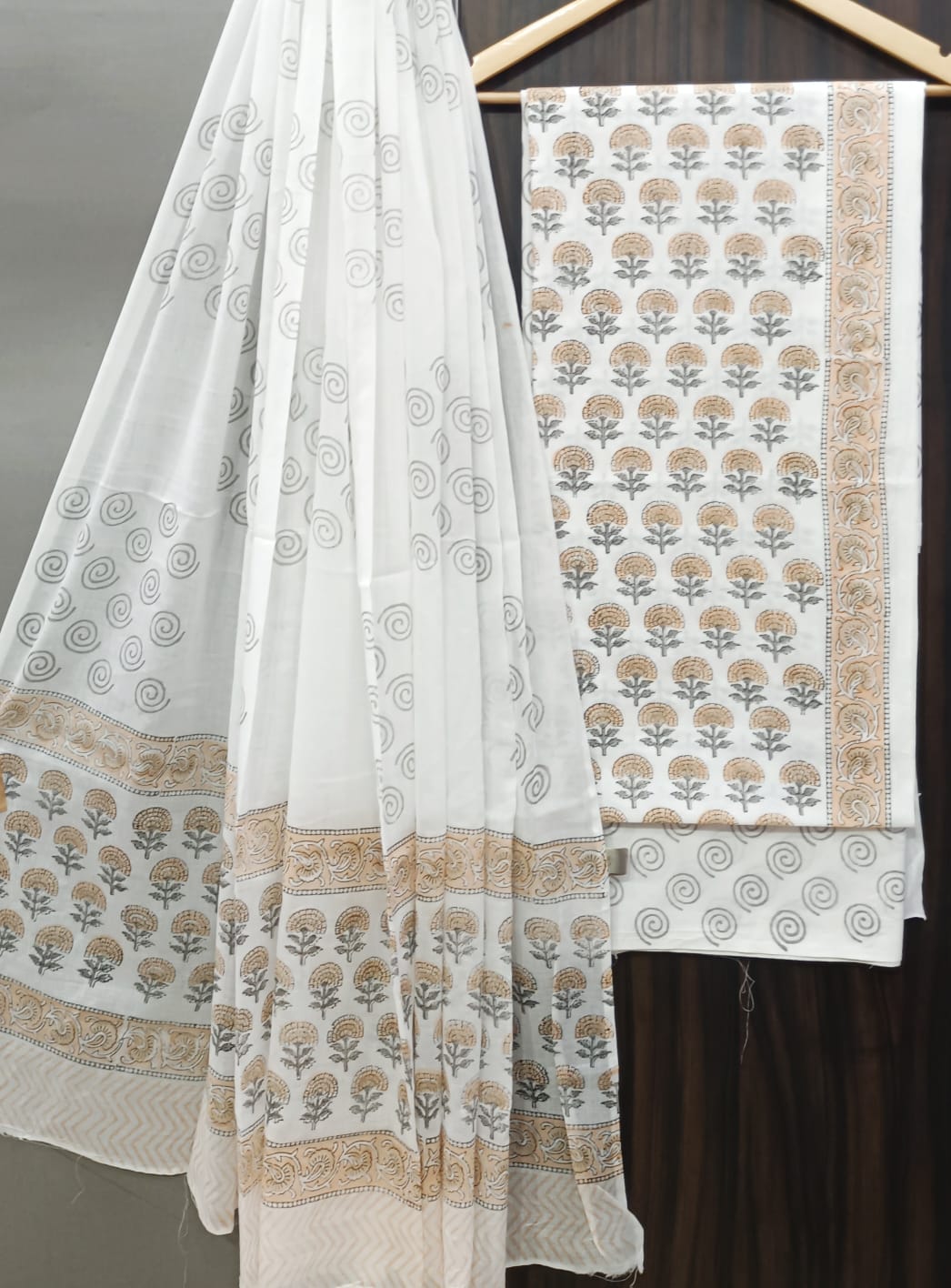 DESIGNER HAND BLOCK PRINT PURE COTTON SUIT WITH MULMUL DUPATTA (MALYS102)