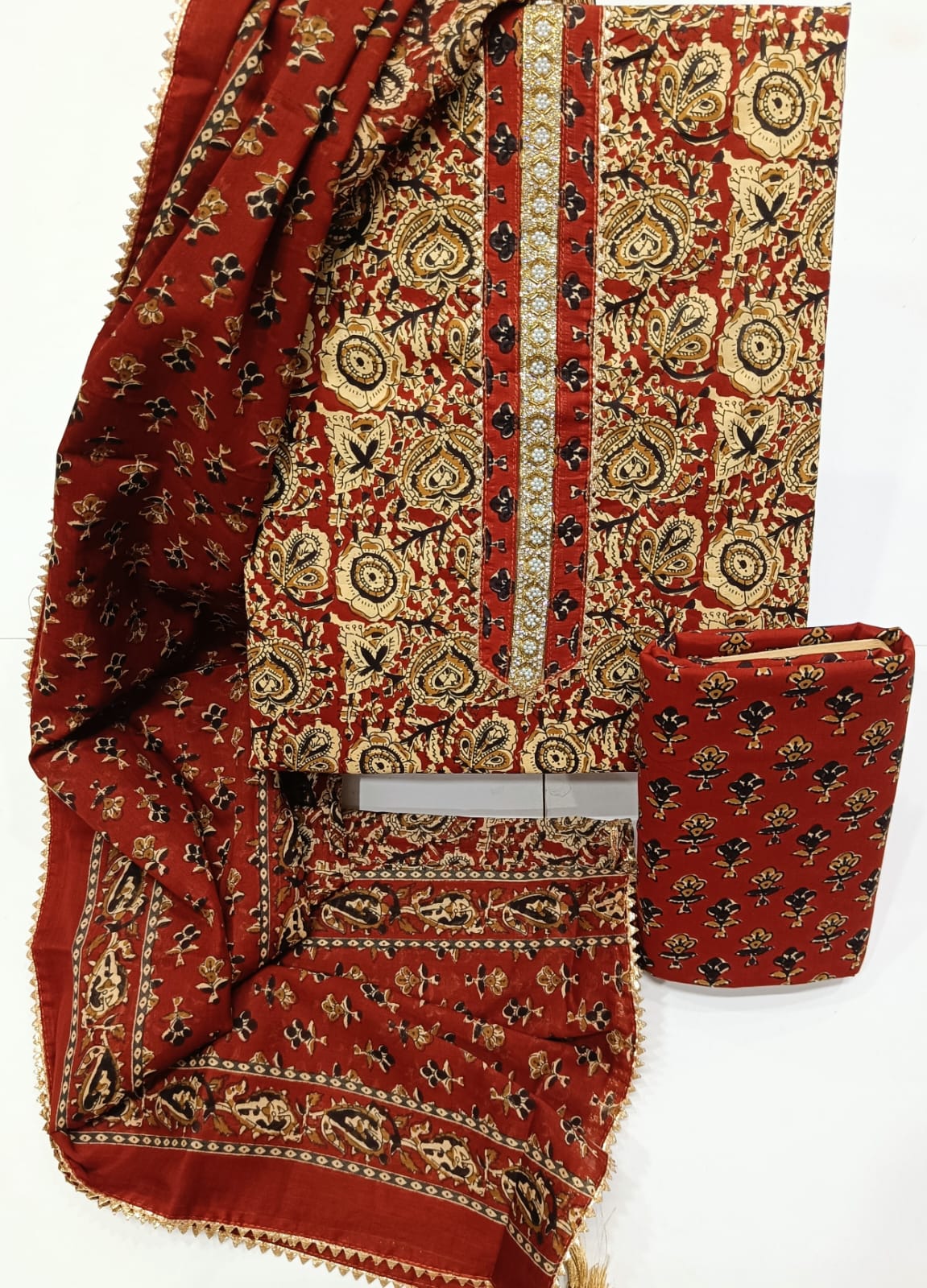 SANGANERI PRINT COTTON SUIT MATERIAL WITH COTTON DUPATTA GOTTA TYE NECK WORK (GOTAYS43)