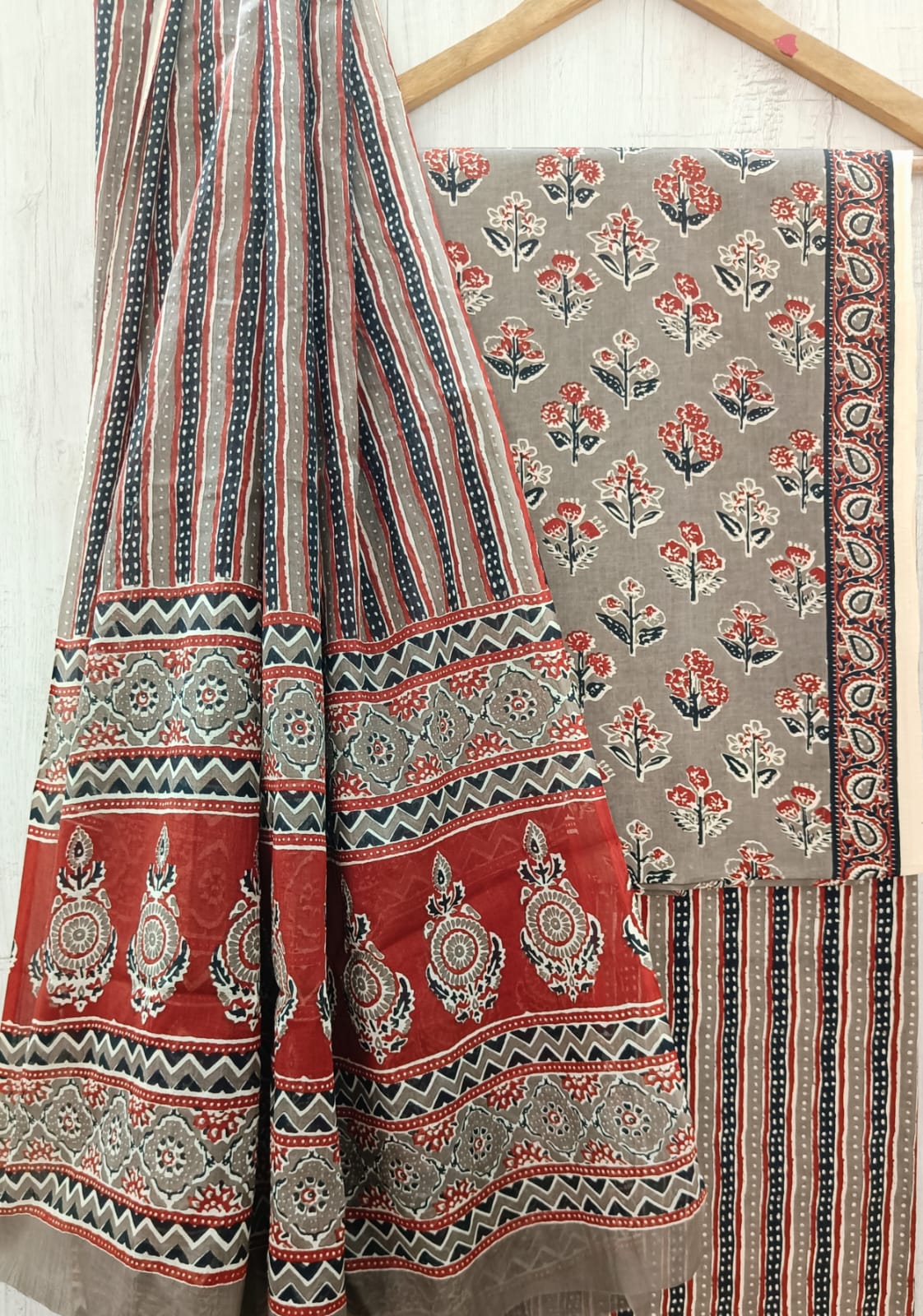 YUVI STYLE HAND BLOCK PRINT PURE COTTON SUIT WITH COTTON MULMUL DUPATTA (MALYS273)