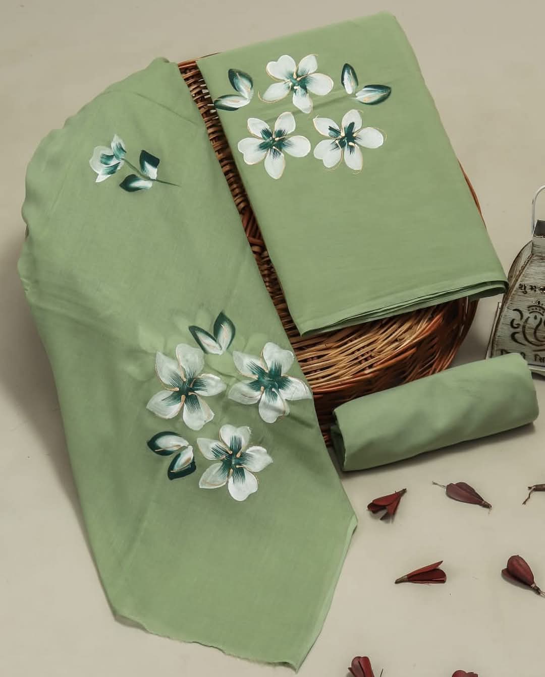 TRADITIONAL COTTON SUIT WITH MULMUL DUPPTA (MALYS258)